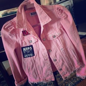 Super cute pink denim KISS Jacket from ZARA 👅💖